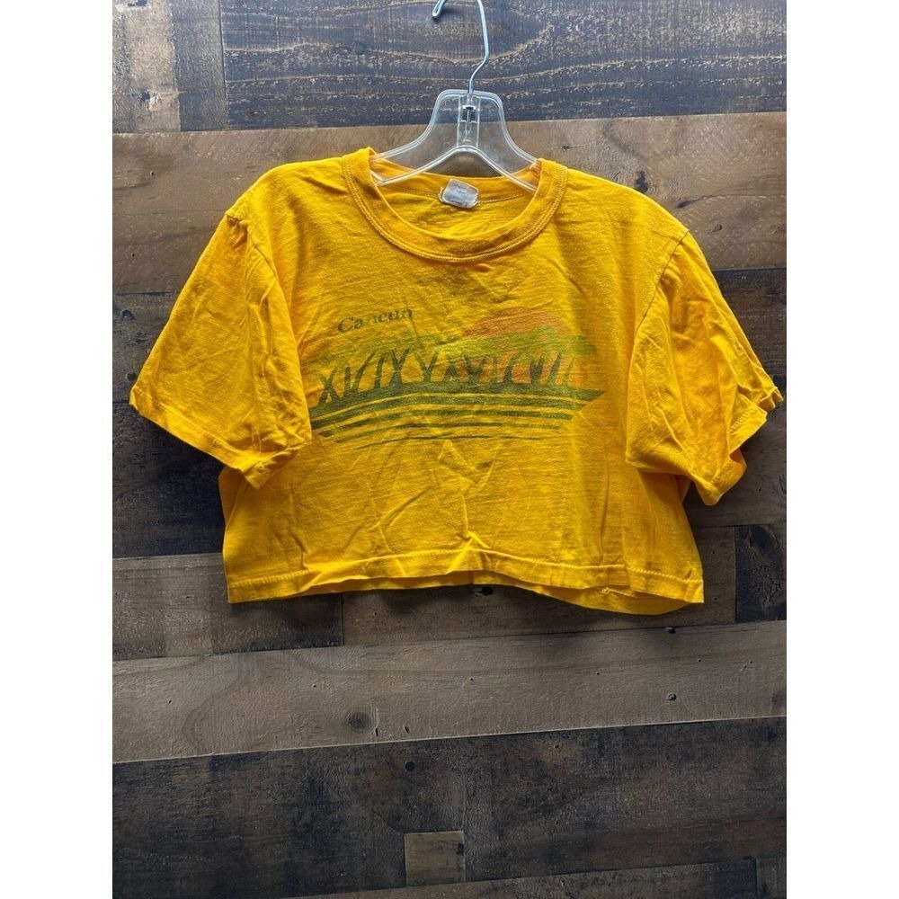 Cancun Cropped T-Shirt Size Large